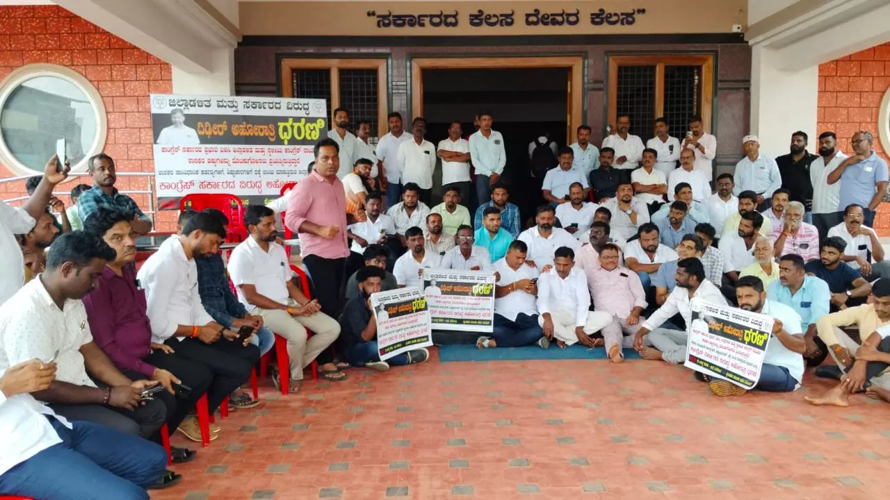 ಬೈಂದೂರು ಶಾಸಕರಿಂದ ಜಿಲ್ಲಾಡಳಿತ ವಿರುದ್ಧ ದಿಢೀರ್ ಅಹೋರಾತ್ರಿ ಧರಣಿ