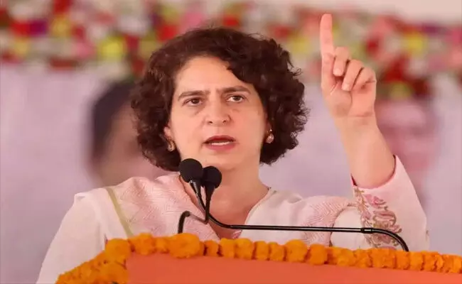 ಬಾಂಗ್ಲಾದೇಶದ ಹಿಂದೂಗಳ ರಕ್ಷಣೆಯನ್ನು ಮಧ್ಯಂತರ ಸರ್ಕಾರ ಖಚಿತಪಡಿಸಲಿ: ಪ್ರಿಯಾಂಕಾ ಗಾಂಧಿ