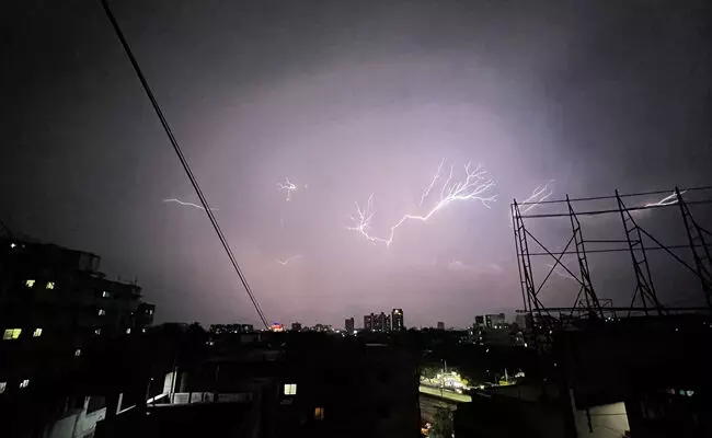 ಚೀನಾ | ಪೆವಿಲಿಯನ್ ಗೆ ಸಿಡಿಲು ಬಡಿದು 6 ಮಂದಿ ಮೃತ್ಯು : 10 ಮಂದಿಗೆ ಗಾಯ ಚೀನಾ | ಪೆವಿಲಿಯನ್ ಗೆ ಸಿಡಿಲು ಬಡಿದು 6 ಮಂದಿ ಮೃತ್ಯು : 10 ಮಂದಿಗೆ ಗಾಯ