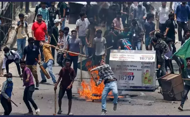 7 ದಿನದೊಳಗೆ ಅಕ್ರಮ ಬಂದೂಕು ಒಪ್ಪಿಸಿ : ಪ್ರತಿಭಟನಾಕಾರರಿಗೆ ಮಧ್ಯಂತರ ಸರಕಾರದ ಸೂಚನೆ 7 ದಿನದೊಳಗೆ ಅಕ್ರಮ ಬಂದೂಕು ಒಪ್ಪಿಸಿ : ಪ್ರತಿಭಟನಾಕಾರರಿಗೆ ಮಧ್ಯಂತರ ಸರಕಾರದ ಸೂಚನೆ