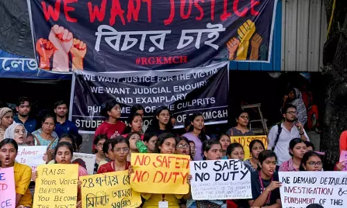 ಕೊಲ್ಕತ್ತಾ ವಿದ್ಯಾರ್ಥಿನಿಯ ಅತ್ಯಾಚಾರ, ಕೊಲೆ ಪ್ರಕರಣ: ವೈದ್ಯರ ಪ್ರತಿಭಟನೆಯ ನಡುವೆ ಮೆಡಿಕಲ್‌ ಕಾಲೇಜು ಪ್ರಾಂಶುಪಾಲ ರಾಜೀನಾಮೆ