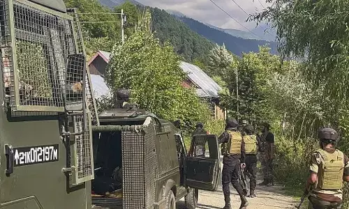 ನನ್ನಂತಹ ಅಪ್ಪಂದಿರು ಎಷ್ಟು ಸಮಯದ ತನಕ ಪುತ್ರರನ್ನು ಹೀಗೆ ಕಳೆದುಕೊಳ್ಳಬೇಕು?: ಜಮ್ಮುವಿನಲ್ಲಿ ಗುಂಡಿನ ಚಕಮಕಿಯಲ್ಲಿ ಹುತಾತ್ಮನಾದ ಯೋಧನ ತಂದೆಯ ಪ್ರಶ್ನೆ