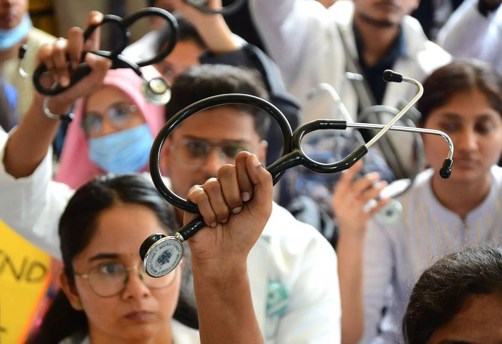 ಕೊಲ್ಕತ್ತಾದ ಆಸ್ಪತ್ರೆಯಲ್ಲಿ ವೈದ್ಯೆಯ ಅತ್ಯಾಚಾರ, ಕೊಲೆ ಖಂಡಿಸಿ ದೇಶಾದ್ಯಂತ ವೈದ್ಯರಿಂದ ಪ್ರತಿಭಟನೆ