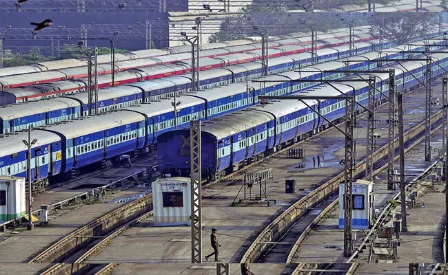 ರೈಲ್ವೆಯಲ್ಲಿ 2600 ಕೋಟಿ ರೂ. ಗೂ ಅಧಿಕ ನಷ್ಟ: ಸಿಎಜಿ ವರದಿ