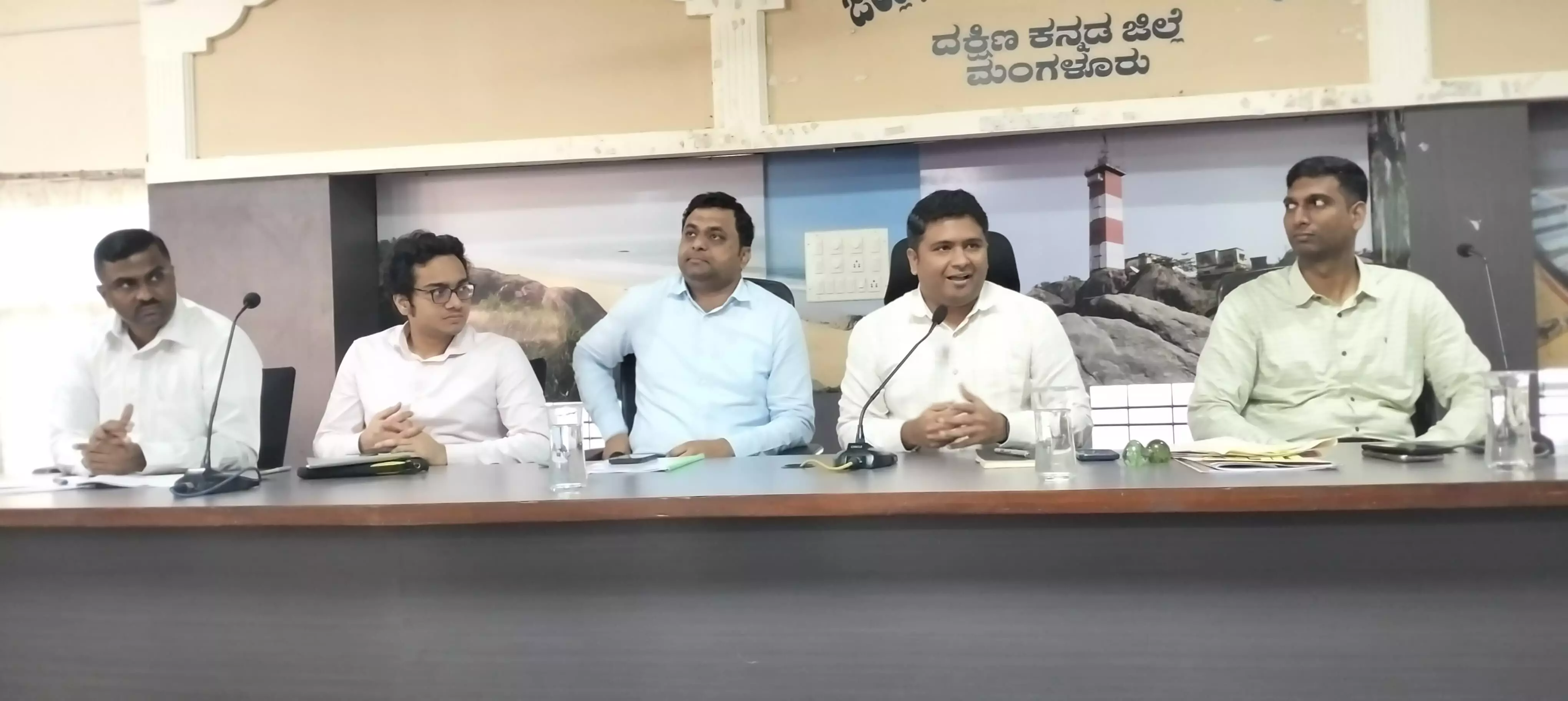 ಅಡಿಕೆ ಬೆಳೆಗೆ ಬೆಂಬಲ ಬೆಲೆ ನೀಡುವ ಬಗ್ಗೆ ಸರಕಾರಕ್ಕೆ ಪ್ರಸ್ತಾವನೆ: ಡಿಸಿ ಮುಲ್ಲೈ ಮುಗಿಲನ್ ಅಡಿಕೆ ಬೆಳೆಗೆ ಬೆಂಬಲ ಬೆಲೆ ನೀಡುವ ಬಗ್ಗೆ ಸರಕಾರಕ್ಕೆ ಪ್ರಸ್ತಾವನೆ: ಡಿಸಿ ಮುಲ್ಲೈ ಮುಗಿಲನ್