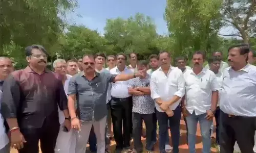 ಪಡುಬಿದ್ರಿ-ಕಾರ್ಕಳ ರಾಜ್ಯ ಹೆದ್ದಾರಿ ಟೋಲ್‌ಗೆ ವಿರೋಧ; ಸ್ಥಳ ಪರಿಶೀಲನೆಗೆ ಬಂದ ಇಂಜಿನಿಯರ್ ಗಳನ್ನು ತರಾಟೆಗೆ ತೆಗೆದುಕೊಂಡ ಹೋರಾಟ ಸಮಿತಿ