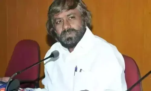 ಅಕ್ರಮವಾಗಿ ಮಾರಾಟವಾದ ಎಲ್ಲ ಅರಣ್ಯ ಭೂಮಿ ಹಿಂಪಡೆಯಲು ಕ್ರಮ ವಹಿಸಲಿ : ಎಚ್‍ಡಿಕೆ ವಿರುದ್ಧ ಈಶ್ವರ್ ಖಂಡ್ರೆ ಆಕ್ರೋಶ