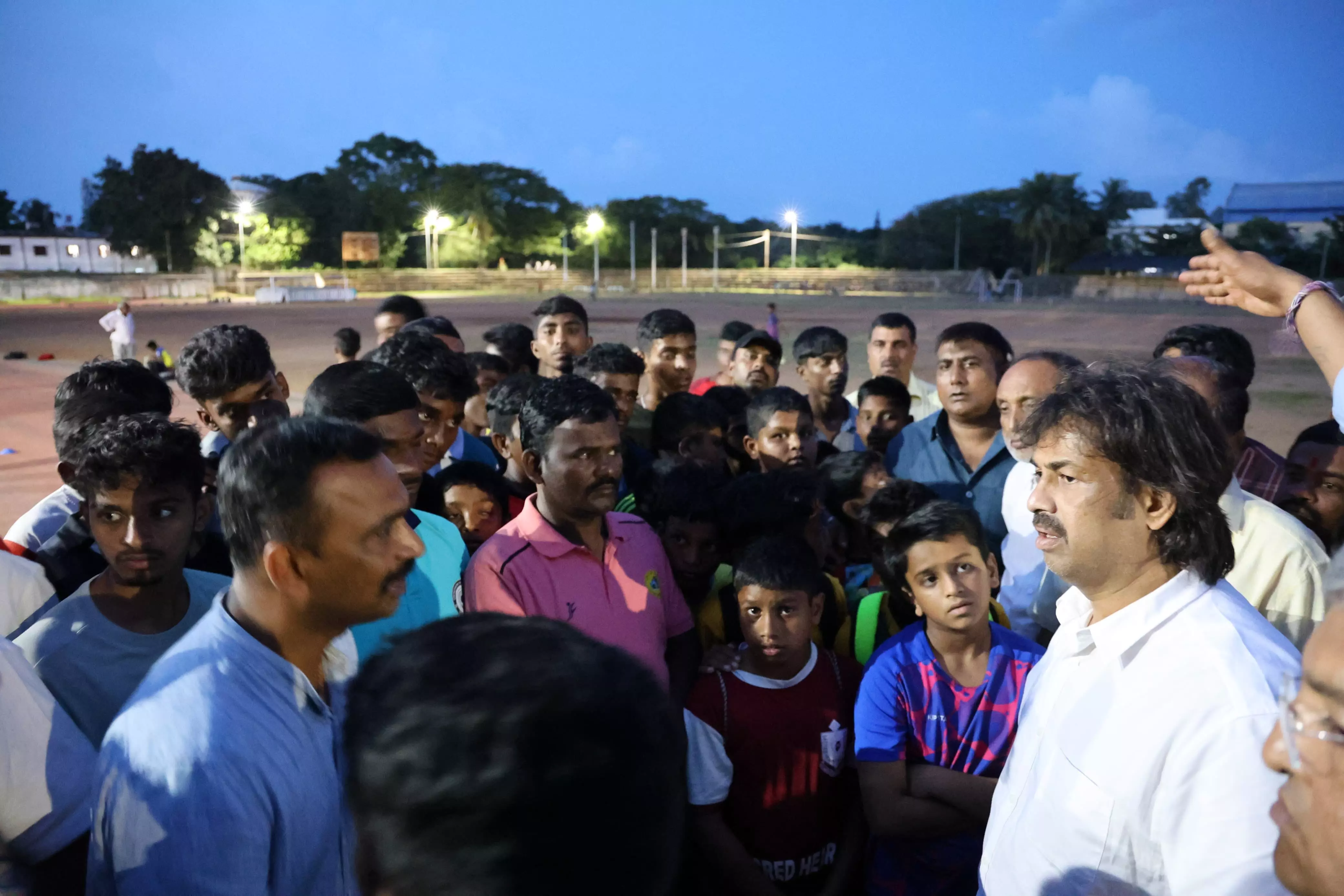 ಶಿವಮೊಗ್ಗ | ನೆಹರು ಕ್ರೀಡಾಂಗಣಕ್ಕೆ ಸಚಿವ ಮಧು ಬಂಗಾರಪ್ಪ ಭೇಟಿ ; ಅವ್ಯವಸ್ಥೆ ಕಂಡು ಅಧಿಕಾರಿಗಳಿಗೆ ತರಾಟೆ