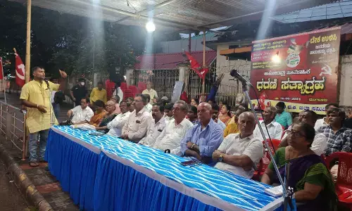 ಮಂಗಳೂರು| ಸ್ವಾತಂತ್ರ್ಯ, ಪ್ರಜಾಪ್ರಭುತ್ವ ಸಂವಿಧಾನದ ರಕ್ಷಣೆಗಾಗಿ ಸಾಮೂಹಿಕ ಧರಣಿ ಸತ್ಯಾಗ್ರಹ