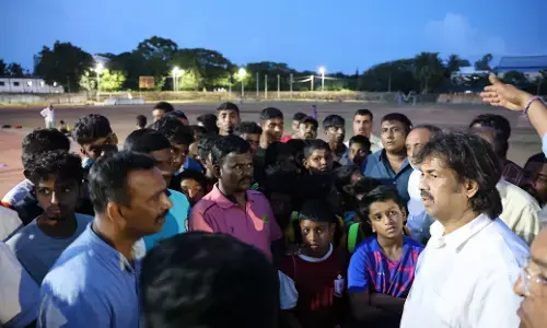 ಶಿವಮೊಗ್ಗ | ನೆಹರು ಕ್ರೀಡಾಂಗಣಕ್ಕೆ ಸಚಿವ ಮಧು ಬಂಗಾರಪ್ಪ ಭೇಟಿ ; ಅವ್ಯವಸ್ಥೆ ಕಂಡು ಅಧಿಕಾರಿಗಳಿಗೆ ತರಾಟೆ