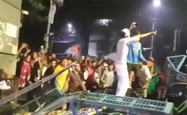 ಕೊಲ್ಕತ್ತಾ ವೈದ್ಯೆ ಅತ್ಯಾಚಾರ, ಕೊಲೆ ಪ್ರಕರಣ : ಮಧ್ಯರಾತ್ರಿ ಪ್ರತಿಭಟನೆ ವೇಳೆ ಹಿಂಸಾಚಾರ