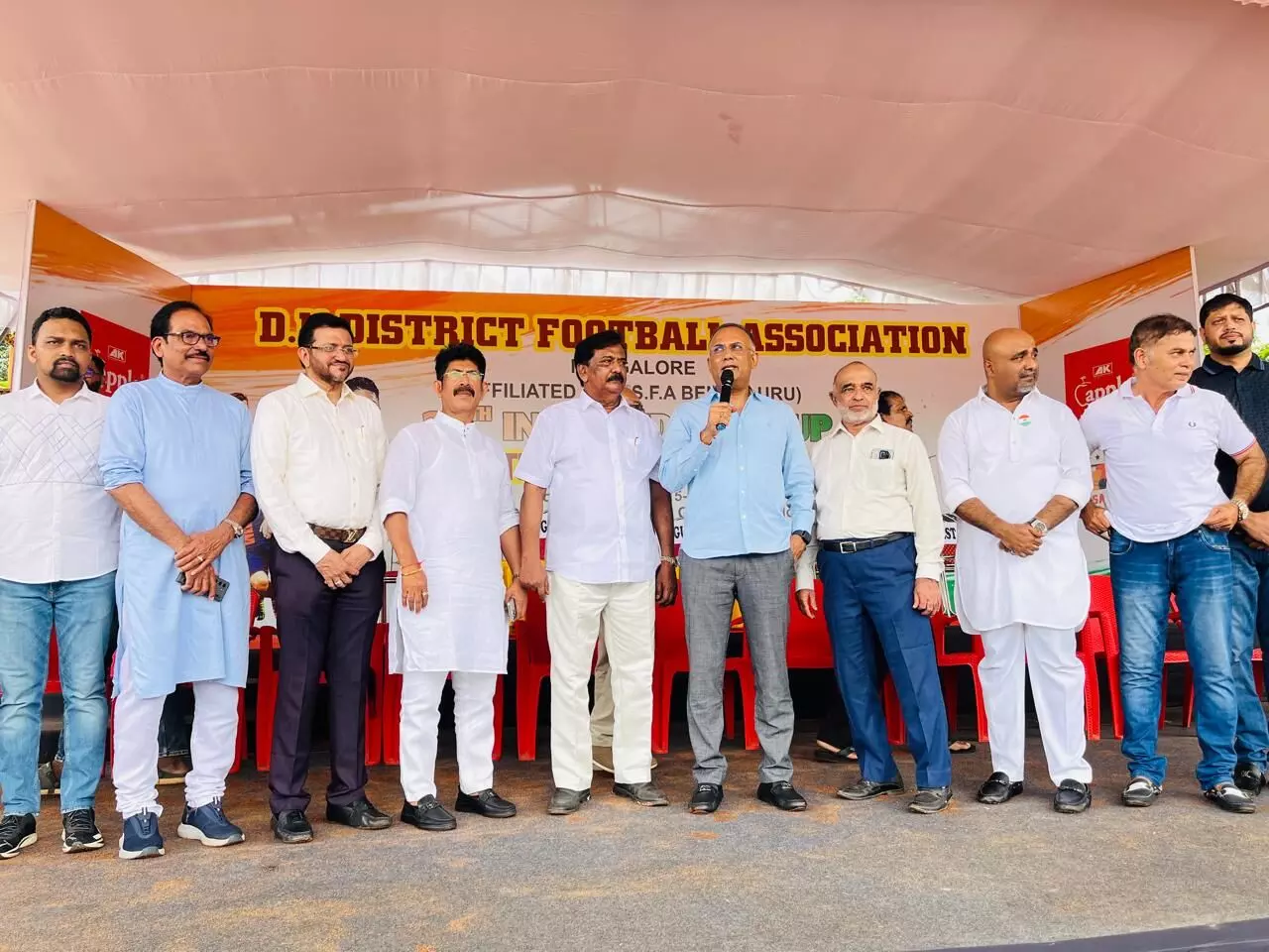 ಮಂಗಳೂರು ಫುಟ್ಬಾಲ್ ಗ್ರೌಂಡ್ | 2 ಕೋಟಿ ರೂ. ವೆಚ್ಚದಲ್ಲಿ ಆಸ್ಟ್ರೋ ಟರ್ಫ್ ಕಾಮಗಾರಿಗೆ ಶೀಘ್ರ ಚಾಲನೆ: ದಿನೇಶ್ ಗುಂಡೂ ರಾವ್ ಮಂಗಳೂರು ಫುಟ್ಬಾಲ್ ಗ್ರೌಂಡ್ | 2 ಕೋಟಿ ರೂ. ವೆಚ್ಚದಲ್ಲಿ ಆಸ್ಟ್ರೋ ಟರ್ಫ್ ಕಾಮಗಾರಿಗೆ ಶೀಘ್ರ ಚಾಲನೆ: ದಿನೇಶ್ ಗುಂಡೂ ರಾವ್