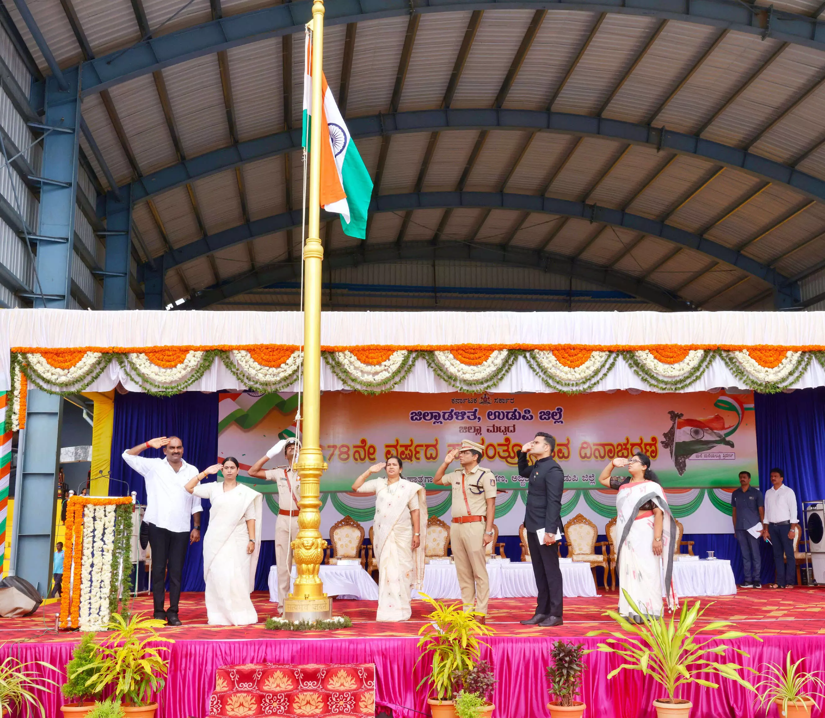 ಗ್ಯಾರಂಟಿ ಯೋಜನೆಗಳಿಂದ ರಾಜ್ಯದ 1.2 ಕೋಟಿ ಕುಟುಂಬ ಬಡತನ ರೇಖೆ ಮೇಲಕ್ಕೆ