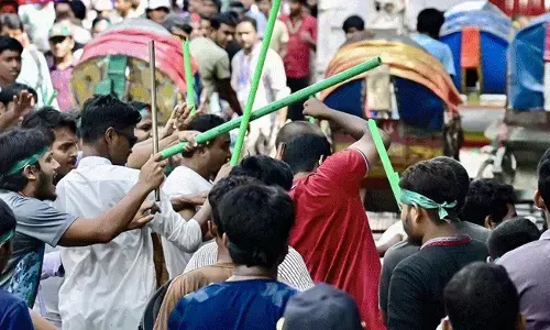 ಹಸೀನಾ ಬೆಂಬಲಿಗರ ಮೇಲೆ ಸಶಸ್ತ್ರ ವಿದ್ಯಾರ್ಥಿಗಳ ದಾಳಿ