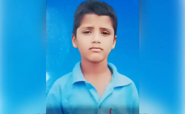 ಕೊಪ್ಪಳ: ಧ್ವಜ ಸ್ತಂಭದ ಮೇಲಿಂದ ಬಿದ್ದು ವಿದ್ಯಾರ್ಥಿ ಮೃತ್ಯು