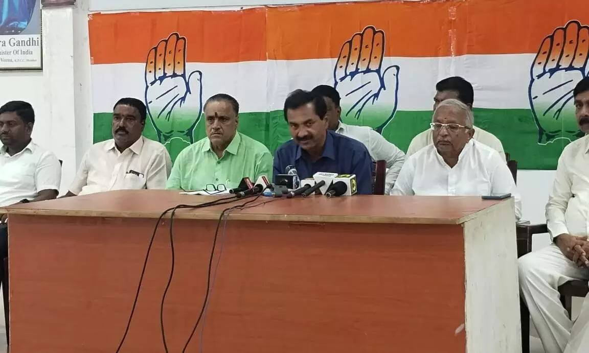 ಚಾಮುಂಡಿ ಬೆಟ್ಟ ಅಭಿವೃದ್ಧಿ ಪ್ರಾಧಿಕಾರ ವಾಪಸ್ ಪಡೆಯುವ ಪ್ರಶ್ನೆಯೇ ಇಲ್ಲ : ಎಂ.ಲಕ್ಷ್ಮಣ್ ಚಾಮುಂಡಿ ಬೆಟ್ಟ ಅಭಿವೃದ್ಧಿ ಪ್ರಾಧಿಕಾರ ವಾಪಸ್ ಪಡೆಯುವ ಪ್ರಶ್ನೆಯೇ ಇಲ್ಲ : ಎಂ.ಲಕ್ಷ್ಮಣ್