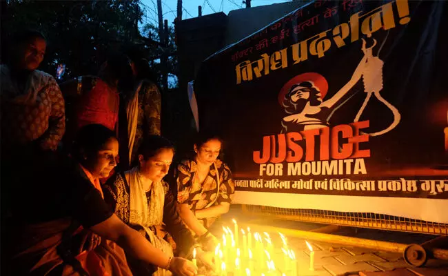 ಕೋಲ್ಕತ್ತಾ ವೈದ್ಯೆಯ ಅತ್ಯಾಚಾರ, ಕೊಲೆ ಪ್ರಕರಣ: ದೇಶಾದ್ಯಂತ ಹೊರ ರೋಗಿ ಸೇವೆಯನ್ನು ಸ್ಥಗಿತಗೊಳಿಸಿ ಮುಷ್ಕರ ನಡೆಸುತ್ತಿರುವ ವೈದ್ಯರು ಕೋಲ್ಕತ್ತಾ ವೈದ್ಯೆಯ ಅತ್ಯಾಚಾರ, ಕೊಲೆ ಪ್ರಕರಣ: ದೇಶಾದ್ಯಂತ ಹೊರ ರೋಗಿ ಸೇವೆಯನ್ನು ಸ್ಥಗಿತಗೊಳಿಸಿ ಮುಷ್ಕರ ನಡೆಸುತ್ತಿರುವ ವೈದ್ಯರು