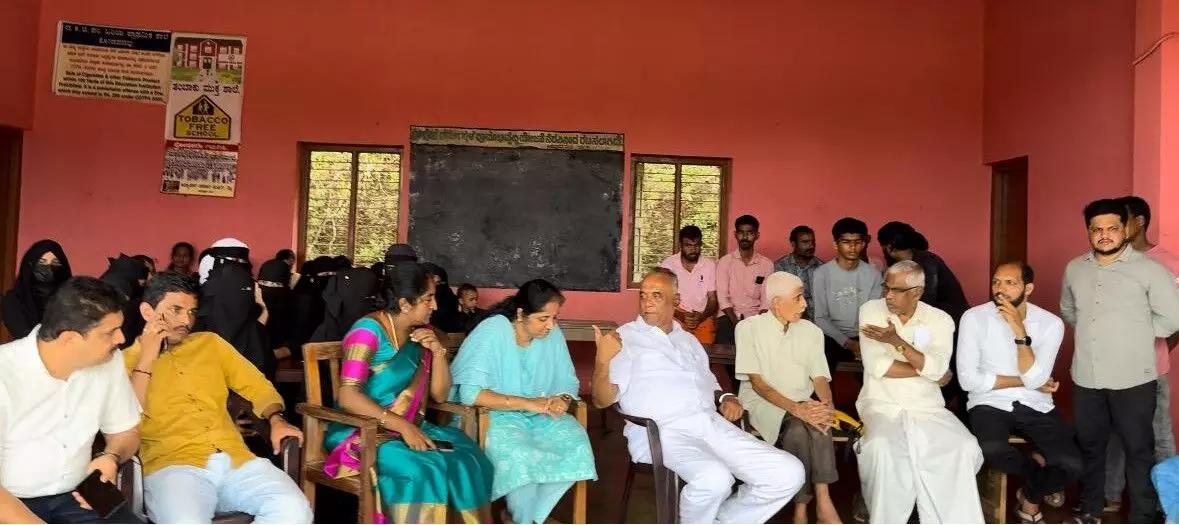 ವಿಟ್ಲ| ಕೋಡಪದವು ಶಾಲೆಯಲ್ಲಿ ಶಿಕ್ಷಕರ ಕೊರತೆ: ಶಾಲೆಗೆ ಬೀಗ ಹಾಕಿ ಪ್ರತಿಭಟನೆ ನಡೆಸಿದ ವಿದ್ಯಾರ್ಥಿಗಳು, ಪೋಷಕರು