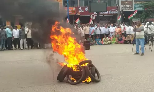 ಸಿಎಂ ವಿರುದ್ಧ ಪ್ರಾಸಿಕ್ಯೂಷನ್‌ಗೆ ಅನುಮತಿ | ರಾಜ್ಯಪಾಲರ ನಡೆ ಖಂಡಿಸಿ ಶಿವಮೊಗ್ಗದಲ್ಲಿ ಪ್ರತಿಭಟನೆ