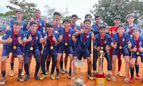 ಕಣಚೂರು ಪಬ್ಲಿಕ್ ಸ್ಕೂಲ್‌ನ ಸೀನಿಯರ್-ಜೂನಿಯರ್ಸ್ ಫುಟ್ಬಾಲ್ ತಂಡಕ್ಕೆ ಟ್ರೋಫಿ