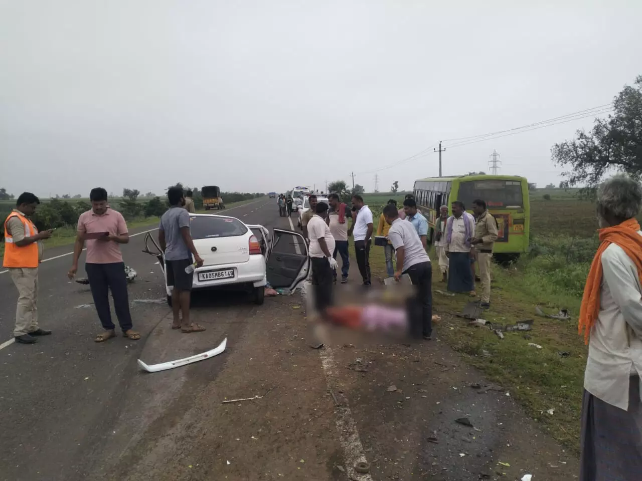 ಗದಗ | ಭೀಕರ ರಸ್ತೆ ಅಪಘಾತ: ಒಂದೇ ಕುಟುಂಬದ ನಾಲ್ವರು ಮೃತ್ಯು