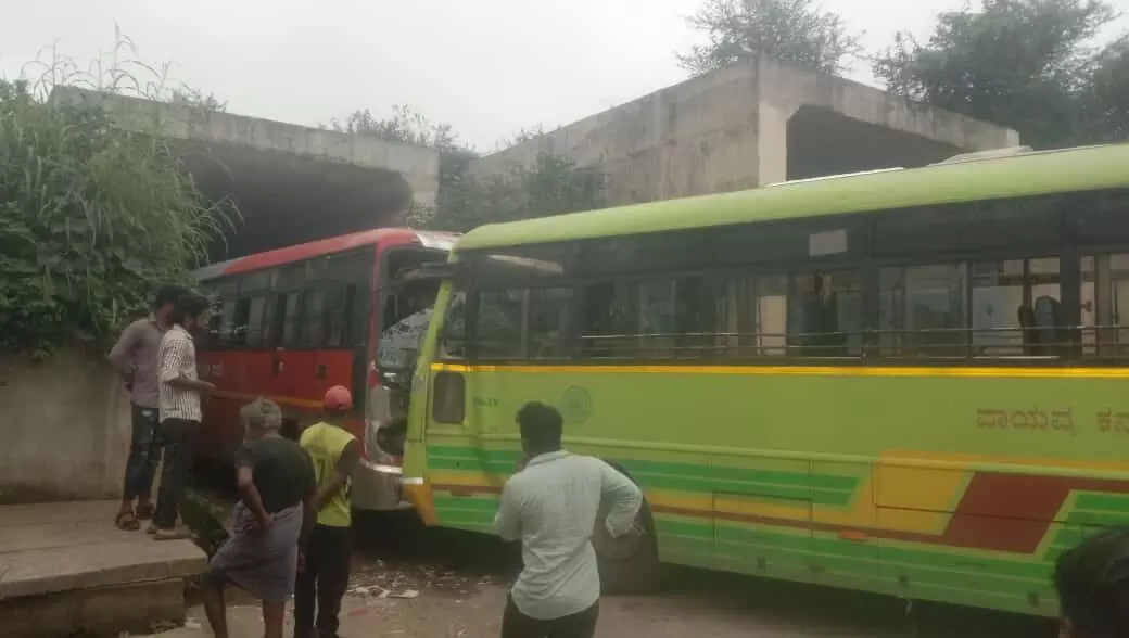 ಹಾವೇರಿ: ಎರಡು ಬಸ್‌ ಗಳು ಮುಖಾಮುಖಿ ಢಿಕ್ಕಿ; 20ಕ್ಕೂ ಹೆಚ್ಚು ಪ್ರಯಾಣಿಕರಿಗೆ ಗಾಯ