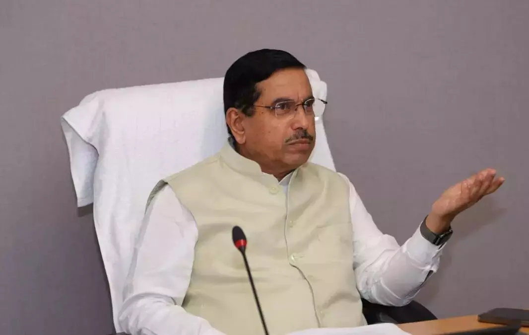 ಸಿಎಂ ವಿರುದ್ಧ ಪ್ರಾಸಿಕ್ಯೂಷನ್‍ಗೆ ಅನುಮತಿ | ಹೋರಾಟಕ್ಕೆ ಜಾತಿ ಲೇಪನ ಬೇಡ : ಪ್ರಹ್ಲಾದ್ ಜೋಶಿ