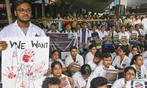 ವೈದ್ಯೆಯ ಹತ್ಯೆ ವಿರೋಧಿಸಿ ರಾಷ್ಟ್ರಾದ್ಯಂತ ಪ್ರತಿಭಟನೆ: ಪ್ರತಿ ಎರಡು ಗಂಟೆಗೊಮ್ಮೆ ವರದಿ ರವಾನಿಸುವಂತೆ ರಾಜ್ಯಗಳಿಗೆ ಕೇಂದ್ರ ಸೂಚನೆ