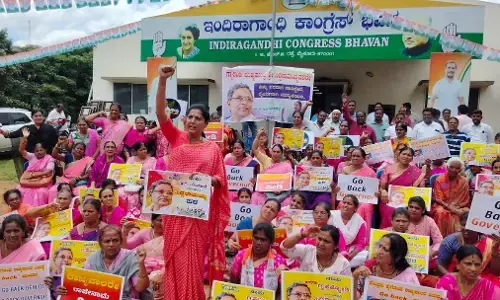 ಮೈಸೂರು | ರಾಜ್ಯಪಾಲರ ರಾಜೀನಾಮೆಗೆ ಒತ್ತಾಯಿಸಿ ಗ್ಯಾರಂಟಿ ಯೋಜನೆಯ ಫಲಾನುಭವಿಗಳ ಪ್ರತಿಭಟನೆ