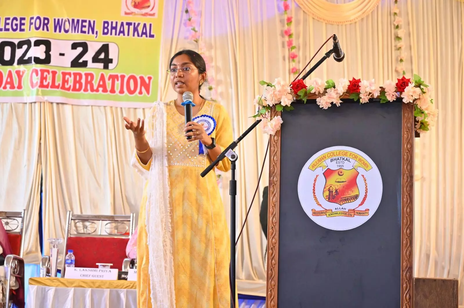 ಭಟ್ಕಳ: ವಿದ್ಯಾರ್ಥಿನಿಯರು ಶಿಕ್ಷಣದ ಮೂಲಕ ಆರ್ಥಿಕ ಸ್ವಾತಂತ್ರ್ಯ ಗಳಿಸಿಕೊಳ್ಳುವಂತೆ ಡಿಸಿ ಲಕ್ಷ್ಮೀಪ್ರಿಯಾ ಕರೆ ಭಟ್ಕಳ: ವಿದ್ಯಾರ್ಥಿನಿಯರು ಶಿಕ್ಷಣದ ಮೂಲಕ ಆರ್ಥಿಕ ಸ್ವಾತಂತ್ರ್ಯ ಗಳಿಸಿಕೊಳ್ಳುವಂತೆ ಡಿಸಿ ಲಕ್ಷ್ಮೀಪ್ರಿಯಾ ಕರೆ