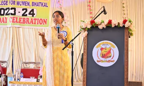 ಭಟ್ಕಳ: ವಿದ್ಯಾರ್ಥಿನಿಯರು ಶಿಕ್ಷಣದ ಮೂಲಕ ಆರ್ಥಿಕ ಸ್ವಾತಂತ್ರ್ಯ ಗಳಿಸಿಕೊಳ್ಳುವಂತೆ ಡಿಸಿ ಲಕ್ಷ್ಮೀಪ್ರಿಯಾ ಕರೆ