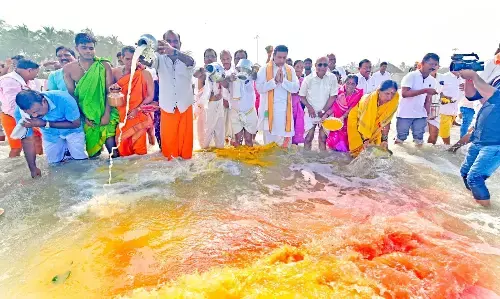 ಮಲ್ಪೆ ಕಡಲ ತೀರದಲ್ಲಿ ಮೀನುಗಾರರಿಂದ ಸಮುದ್ರ ಪೂಜೆ