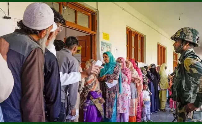ಜಮ್ಮುಕಾಶ್ಮೀರ | ಮೊದಲ ಹಂತದ ಚುನಾವಣೆಗೆ ಅಧಿಸೂಚನೆ ಪ್ರಕಟ ಜಮ್ಮುಕಾಶ್ಮೀರ | ಮೊದಲ ಹಂತದ ಚುನಾವಣೆಗೆ ಅಧಿಸೂಚನೆ ಪ್ರಕಟ