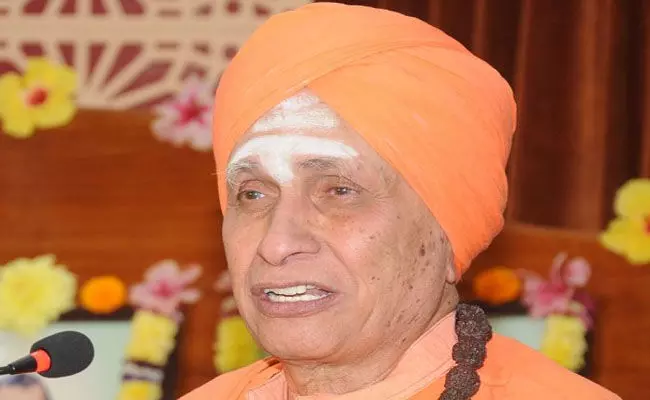 ಬಸವಪರ ಸಂಘಟನೆಗಳ ಆಕ್ರೋಶ ಹಿನ್ನೆಲೆ : ಆರೆಸ್ಸೆಸ್ನ ‘ವಚನ ದರ್ಶನ’ ಪುಸ್ತಕ ಬಿಡುಗಡೆಗೆ ಲಿಂಗಾಯತ ಸ್ವಾಮೀಜಿ ಗೈರು ಬಸವಪರ ಸಂಘಟನೆಗಳ ಆಕ್ರೋಶ ಹಿನ್ನೆಲೆ : ಆರೆಸ್ಸೆಸ್ನ ‘ವಚನ ದರ್ಶನ’ ಪುಸ್ತಕ ಬಿಡುಗಡೆಗೆ ಲಿಂಗಾಯತ ಸ್ವಾಮೀಜಿ ಗೈರು