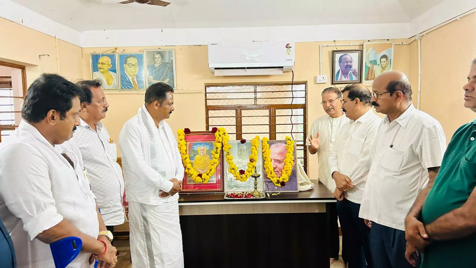 ಕಾರ್ಕಳ ಬ್ಲಾಕ್ ಕಾಂಗ್ರೆಸ್ ಕಚೇರಿಯಲ್ಲಿ ಮಹಾತ್ಮರ ಜನ್ಮ ದಿನಾಚರಣೆ ಕಾರ್ಕಳ ಬ್ಲಾಕ್ ಕಾಂಗ್ರೆಸ್ ಕಚೇರಿಯಲ್ಲಿ ಮಹಾತ್ಮರ ಜನ್ಮ ದಿನಾಚರಣೆ