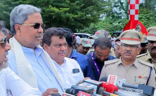 ಅಗತ್ಯ ಬಿದ್ದರೆ ಕುಮಾರಸ್ವಾಮಿಯನ್ನು ಮುಲಾಜಿಲ್ಲದೇ ಬಂಧಿಸುತ್ತೇವೆ : ಸಿಎಂ ಸಿದ್ದರಾಮಯ್ಯ ಅಗತ್ಯ ಬಿದ್ದರೆ ಕುಮಾರಸ್ವಾಮಿಯನ್ನು ಮುಲಾಜಿಲ್ಲದೇ ಬಂಧಿಸುತ್ತೇವೆ : ಸಿಎಂ ಸಿದ್ದರಾಮಯ್ಯ