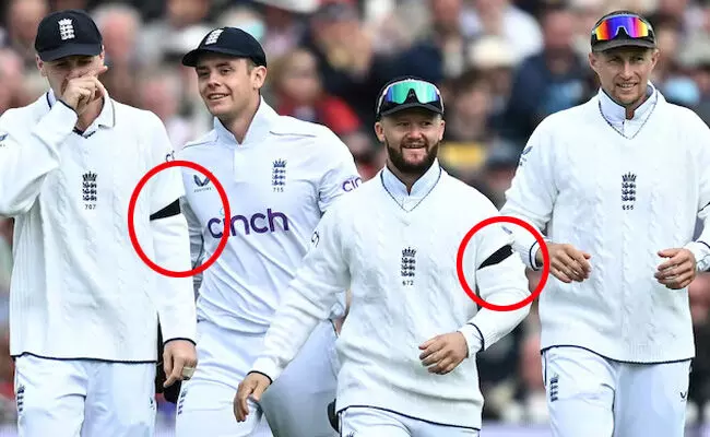 ಶ್ರೀಲಂಕಾ ವಿರುದ್ಧ ಮೊದಲ ಟೆಸ್ಟ್ ನಲ್ಲಿ ಕಪ್ಪುಪಟ್ಟಿ ಧರಿಸಿ ಆಡಿದ ಇಂಗ್ಲೆಂಡ್ ಆಟಗಾರರು