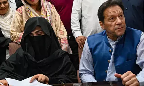 12 ಪ್ರಕರಣಗಳಲ್ಲಿ ಇಮ್ರಾನ್ ಪತ್ನಿ ಖುಲಾಸೆ