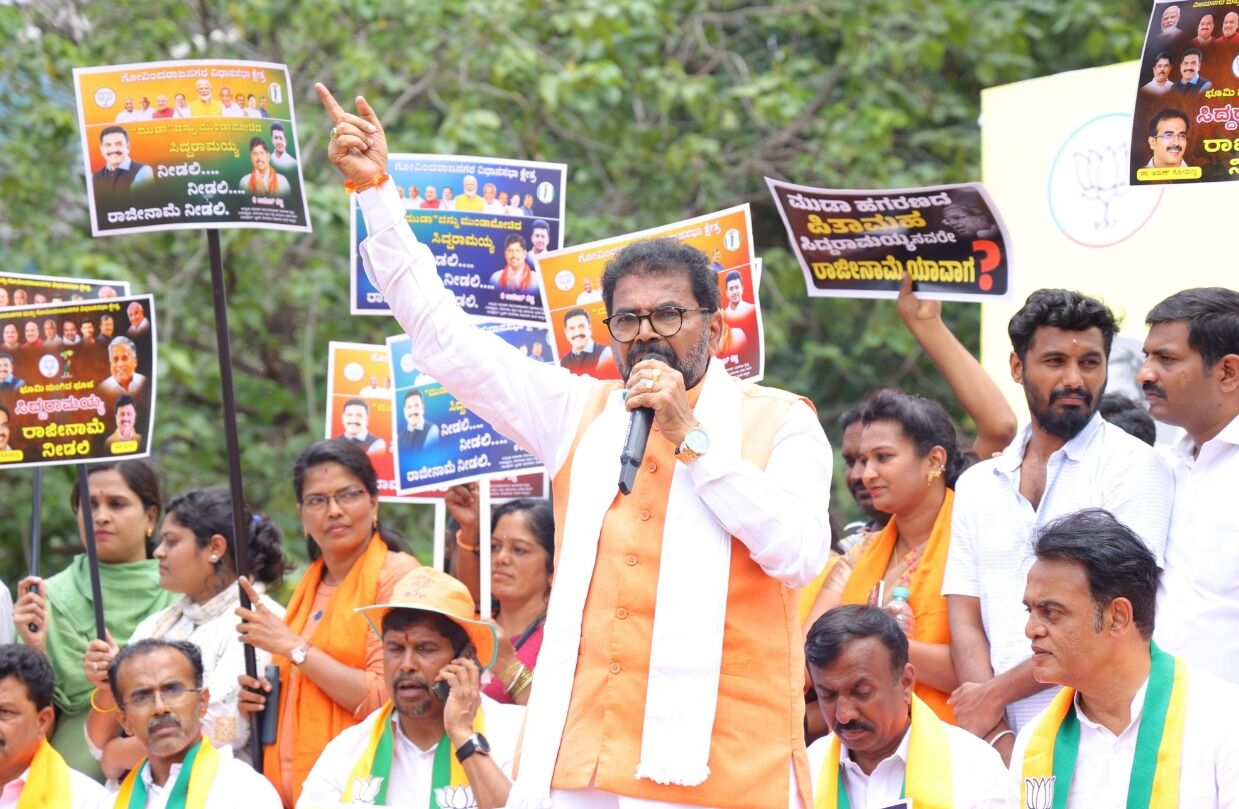 ಕಾಂಗ್ರೆಸ್ಸಿನ ದಲಿತ ಮುಖಂಡರು, ಜನಪ್ರತಿನಿಧಿಗಳು ರಾಜೀನಾಮೆ ನೀಡಿ : ಛಲವಾದಿ ನಾರಾಯಣಸ್ವಾಮಿ