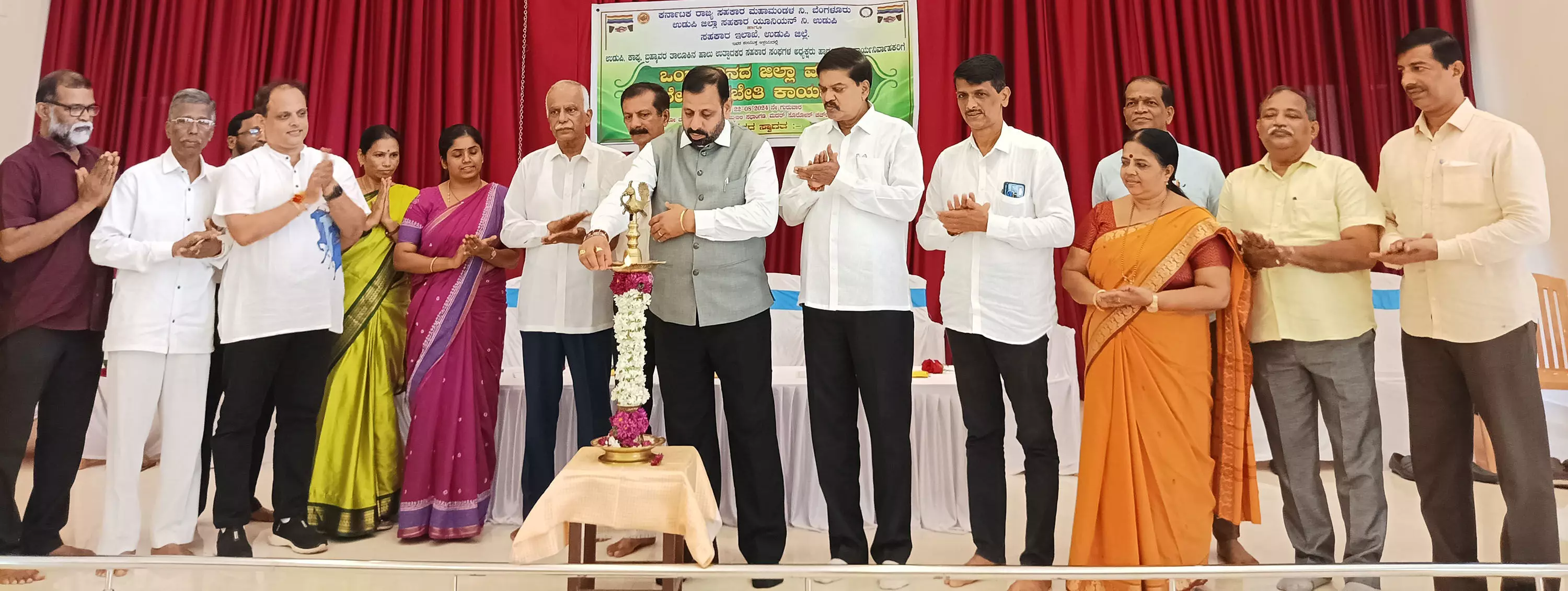 ಹಾಲು ಉತ್ಪಾದನೆ ಹೆಚ್ಚಳಕ್ಕೆ ಗಮನ ಕೊಡಿ: ದೇವಿಪ್ರಸಾದ್ ಶೆಟ್ಟಿ