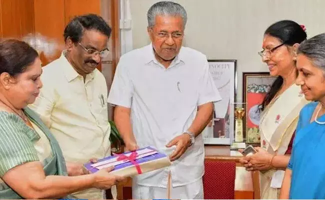 ಹೇಮಾ ಸಮಿತಿ ವರದಿಯನ್ನು ಮುಚ್ಚಿದ ಲಕೋಟೆಯಲ್ಲಿ ಸಲ್ಲಿಸಿ : ಕೇರಳ ಸರ್ಕಾರಕ್ಕೆ ಹೈಕೋರ್ಟ್ ಸೂಚನೆ