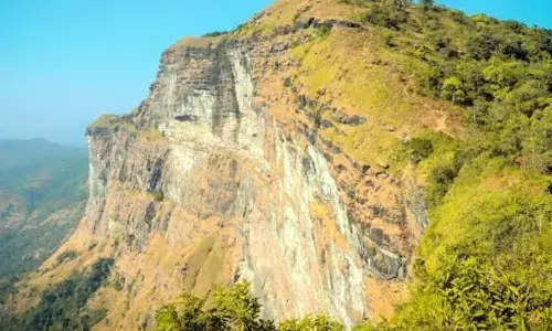 ರಾಣಿಝರಿಯಲ್ಲಿ ಬಿರುಕು ಉಂಟಾಗಿಲ್ಲ, ಆತಂಕ ಬೇಡ: ಕಂದಾಯ ಅಧಿಕಾರಿಗಳ ಸ್ಪಷ್ಟನೆ