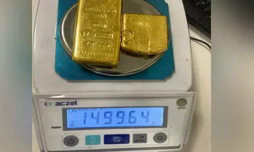 ಬೆಂಗಳೂರು | ಅಕ್ರಮವಾಗಿ ಚಿನ್ನ ಸಾಗಿಸಲು ಯತ್ನಿಸಿದ ಪ್ರಯಾಣಿಕನ ಬಂಧನ : 1.49 ಕೆ.ಜಿ. ಚಿನ್ನ ವಶಕ್ಕೆ