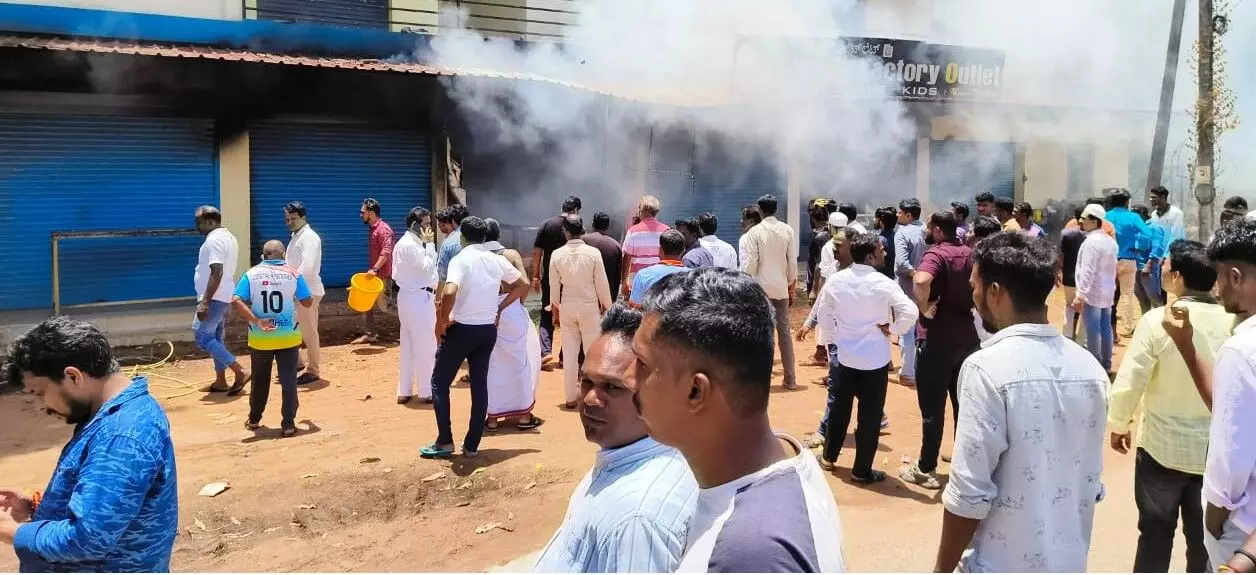 ಬೈಂದೂರು| ನಾವುಂದದಲ್ಲಿ ಆಕಸ್ಮಿಕವಾಗಿ ಬೆಂಕಿ ತಗುಲಿ‌ ಫ್ಯಾನ್ಸಿ ಸ್ಟೋರ್ ಭಸ್ಮ
