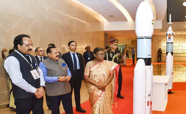 ಬಾಹ್ಯಾಕಾಶದಲ್ಲಿ ಅವಶೇಷಗಳು ಹೆಚ್ಚುತ್ತಿರುವ ಬಗ್ಗೆ ರಾಷ್ಟ್ರಪತಿ ಮುರ್ಮು ಕಳವಳ