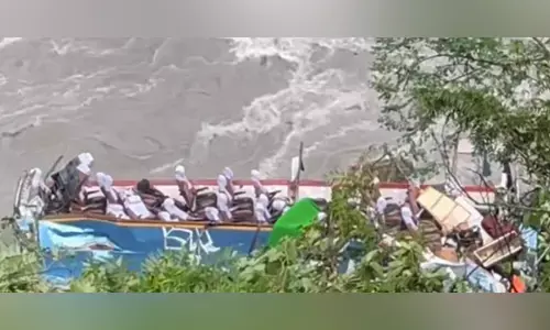 ನೇಪಾಳ| ನದಿಗೆ ಉರುಳಿ ಬಿದ್ದ 40 ಮಂದಿ ಪ್ರಯಾಣಿಕರಿದ್ದ ಭಾರತದ ಬಸ್; 11 ಮಂದಿ ಮೃತ್ಯು