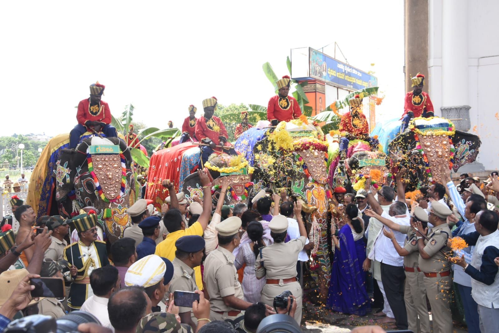 ಮೈಸೂರು | ಅರಮನೆಗೆ ಬಂದ ಗಜ ಪಡೆಗಳಿಗೆ ಅದ್ದೂರಿ ಸ್ವಾಗತ