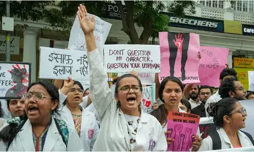 ಕೋಲ್ಕತ್ತಾ ವೈದ್ಯೆಯ ಅತ್ಯಾಚಾರ ಮತ್ತು ಹತ್ಯೆ ವಿರುದ್ಧದ ಪ್ರತಿಭಟನೆ ಅಂತ್ಯ: ಕರ್ತವ್ಯಕ್ಕೆ ಮರಳಿದ ವೈದ್ಯರು