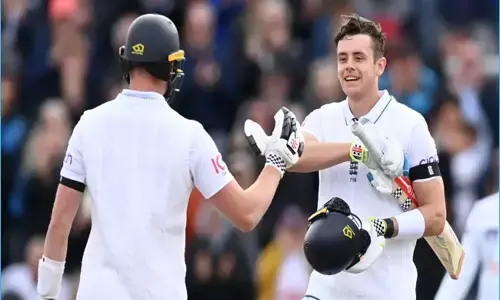 ಶ್ರೀಲಂಕಾ ವಿರುದ್ಧದ ಪ್ರಥಮ ಟೆಸ್ಟ್: ಇಂಗ್ಲೆಂಡ್ 358 ರನ್‌ಗೆ ಆಲೌಟ್