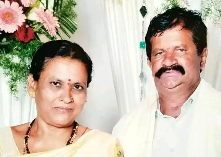 ಚಾಮರಾಜನಗರ: ಸಾವಿನಲ್ಲೂ ಒಂದಾದ ದಂಪತಿ; ಪತ್ನಿಯ ಸಾವಿನ ಸುದ್ದಿ ಕೇಳಿ ಪತಿಗೆ ಹೃದಯಾಘಾತ ಚಾಮರಾಜನಗರ: ಸಾವಿನಲ್ಲೂ ಒಂದಾದ ದಂಪತಿ; ಪತ್ನಿಯ ಸಾವಿನ ಸುದ್ದಿ ಕೇಳಿ ಪತಿಗೆ ಹೃದಯಾಘಾತ